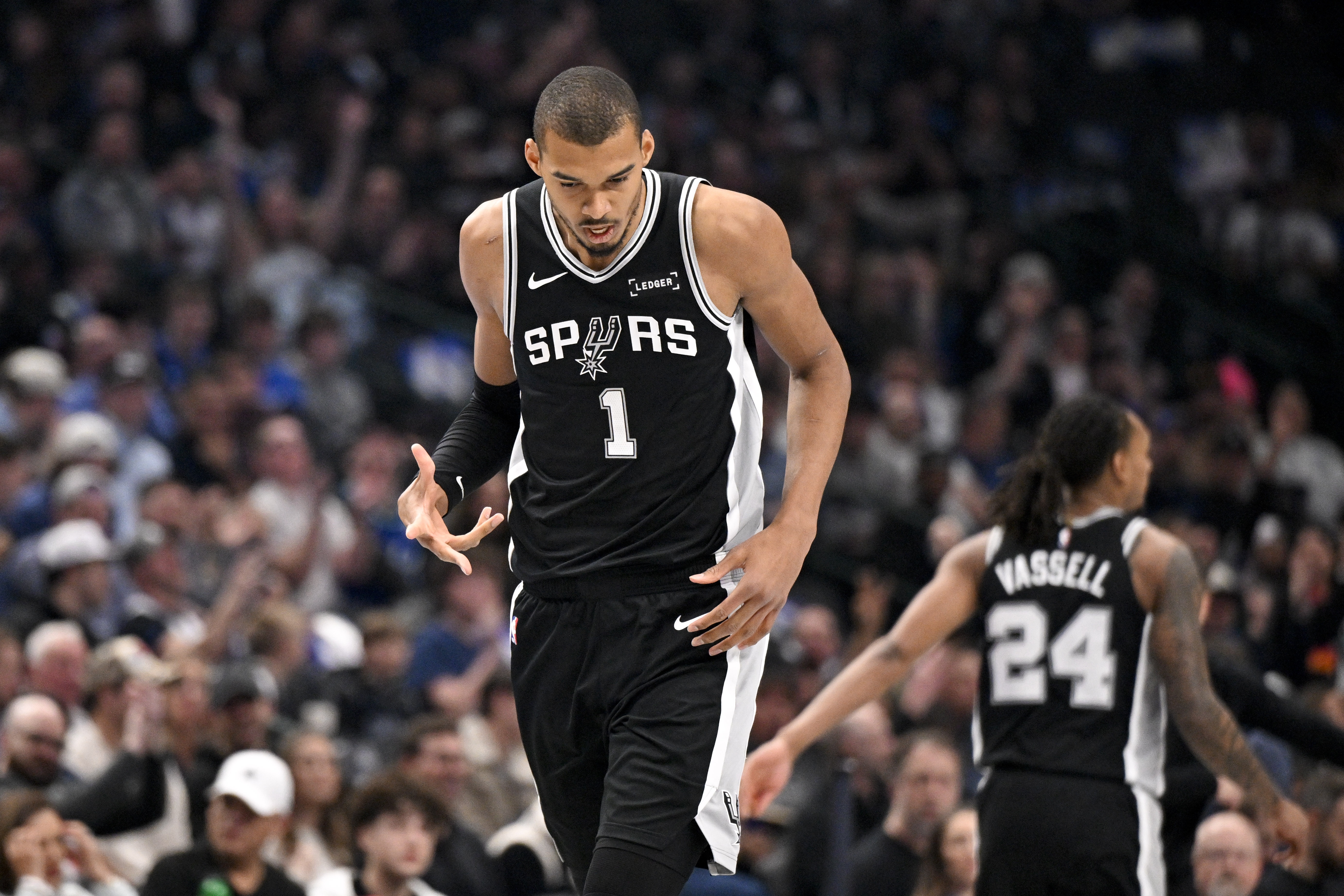 世界杯苹果app下载-文班亚马：弗拉格攻防两端都极具影响力 防他并不容易