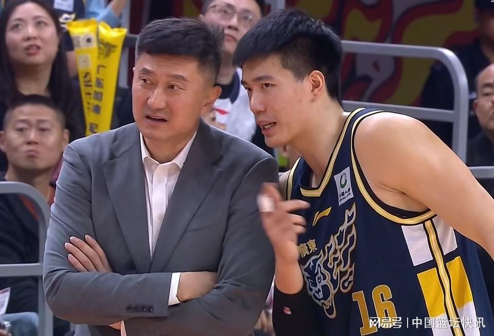 世界杯手机客户端-广东男篮将帅不合！焦泊乔离队意图明显被弃用，休赛期或寻求转会